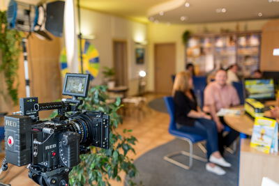 Stockvideos mit UGC kombinieren: Perfekte Mischung erstellen