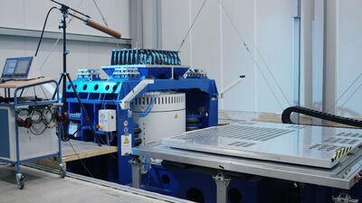 Industrieller Vibrationstisch für Belastungstests in einem Prüflabor