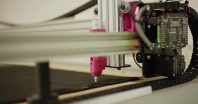 Stiftplotter Kopf mit Elektronik markiert Textilmaterial, Eigenbau Plotter, Steuerplatine Maschine und Aluminiumprofil