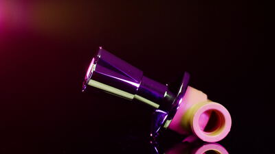 Verchromter Messingnippel an Kunststofffitting, verchromter Nippel, Übergangsnippel und Übergangsstück als 4K Stockvideo