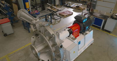 Radialventilator mit Ansaugkonus und Elektromotor