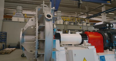 Radialventilator mit Spiralgehäuse in der Fertigungshalle
